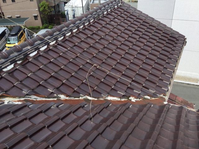 高砂市で雹害のため交換される谷板金